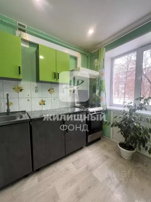 3-к кв. Саратовская область, Энгельс Молодежная ул., 9 (42.0 м) - Фото 0