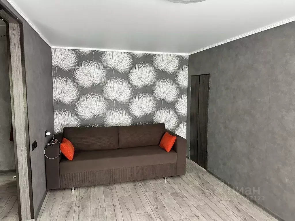 2-к кв. Свердловская область, Кушва ул. Гвардейцев, 10Б (45.0 м) - Фото 0
