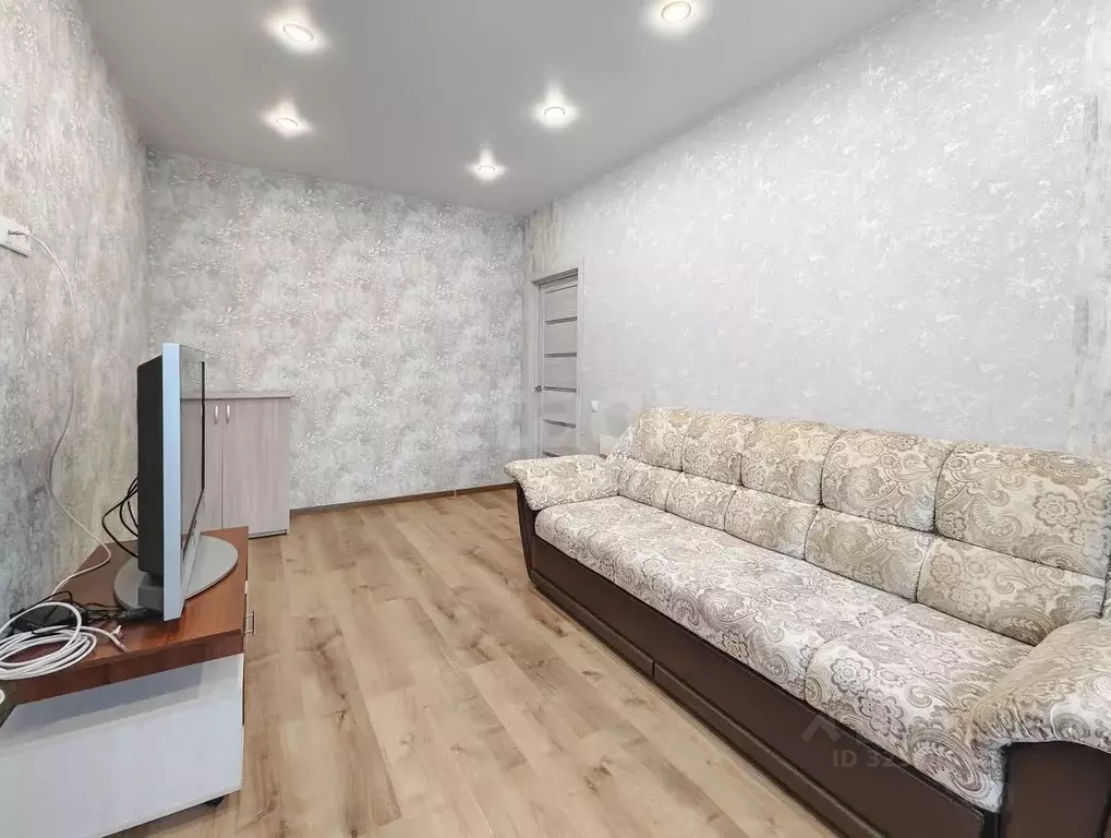 1-к кв. Тюменская область, Тюмень ул. Сергея Свиридова, 5 (34.0 м) - Фото 1