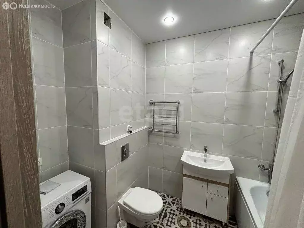 1-комнатная квартира: Тюмень, улица Фармана Салманова, 12 (36 м) - Фото 1