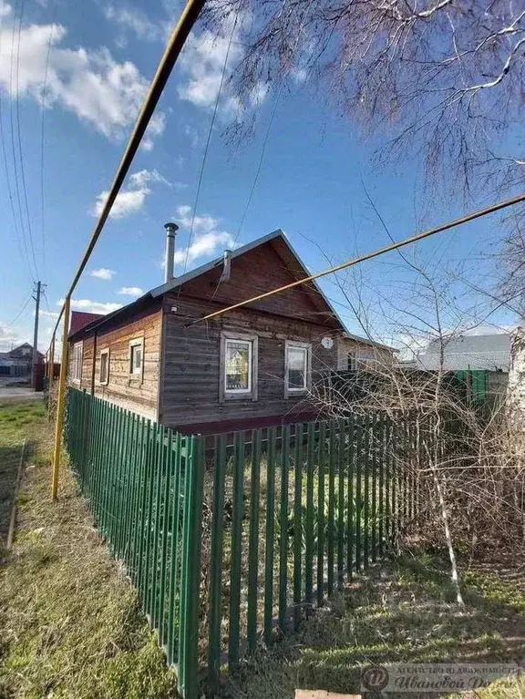 Дом в Самарская область, Большая Глушица с/пос, с. Большая Глушица ул. ... - Фото 0