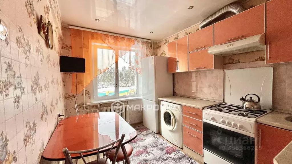 3-к кв. Брянская область, Брянск ул. Чернышевского, 72А (64.0 м) - Фото 0