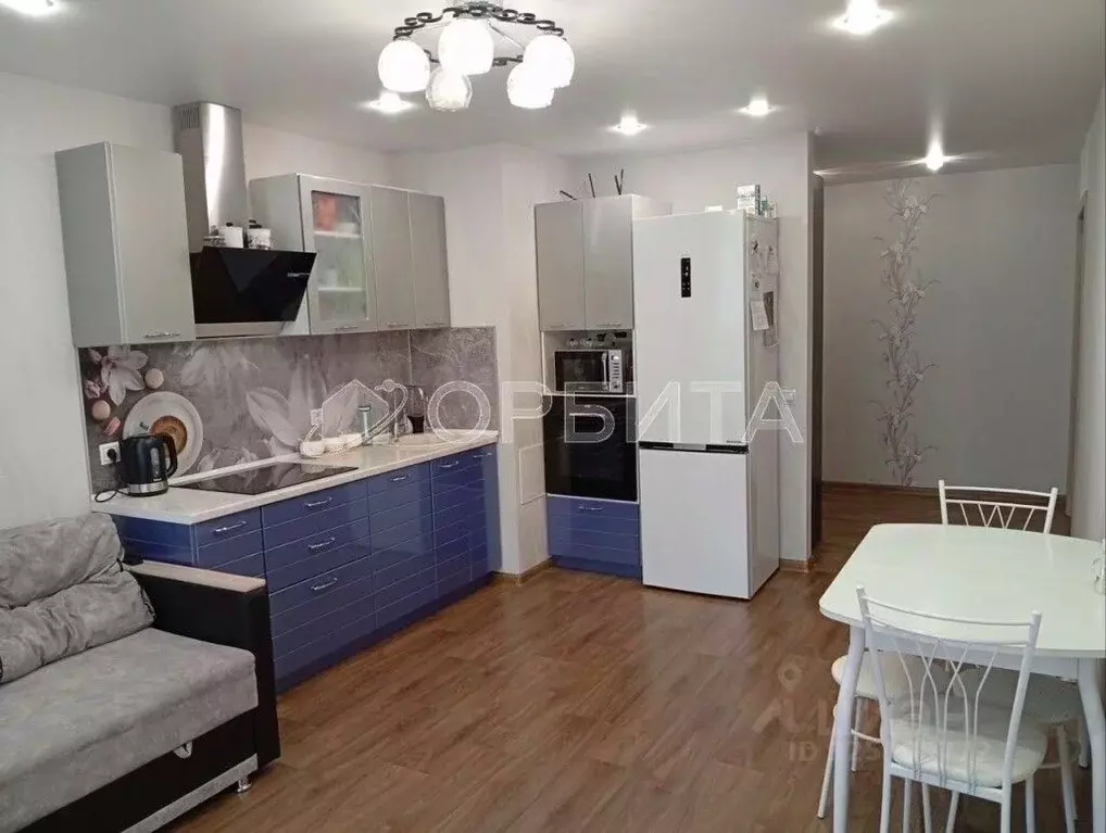 2-к кв. Тюменская область, Тюмень ул. Федюнинского, 58к1 (67.0 м) - Фото 1