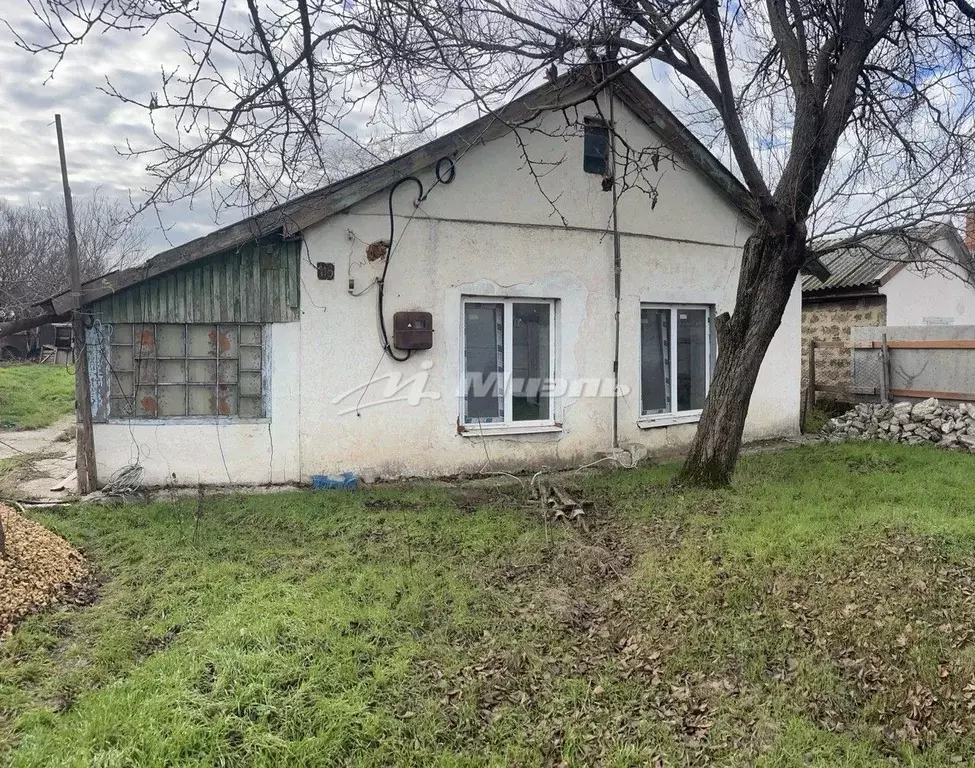 Дом в Крым, Симферопольский район, Первомайское с/пос, с. Красное ул. ... - Фото 2