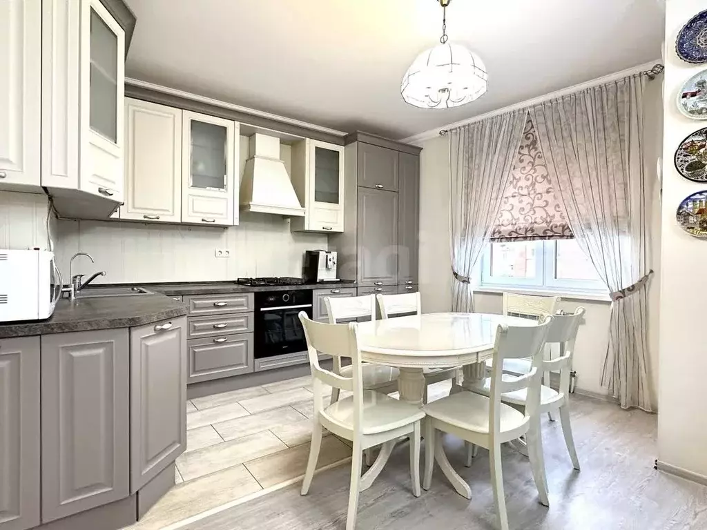 2-к кв. Ханты-Мансийский АО, Ханты-Мансийск ул. Мира, 39А (90.2 м) - Фото 1