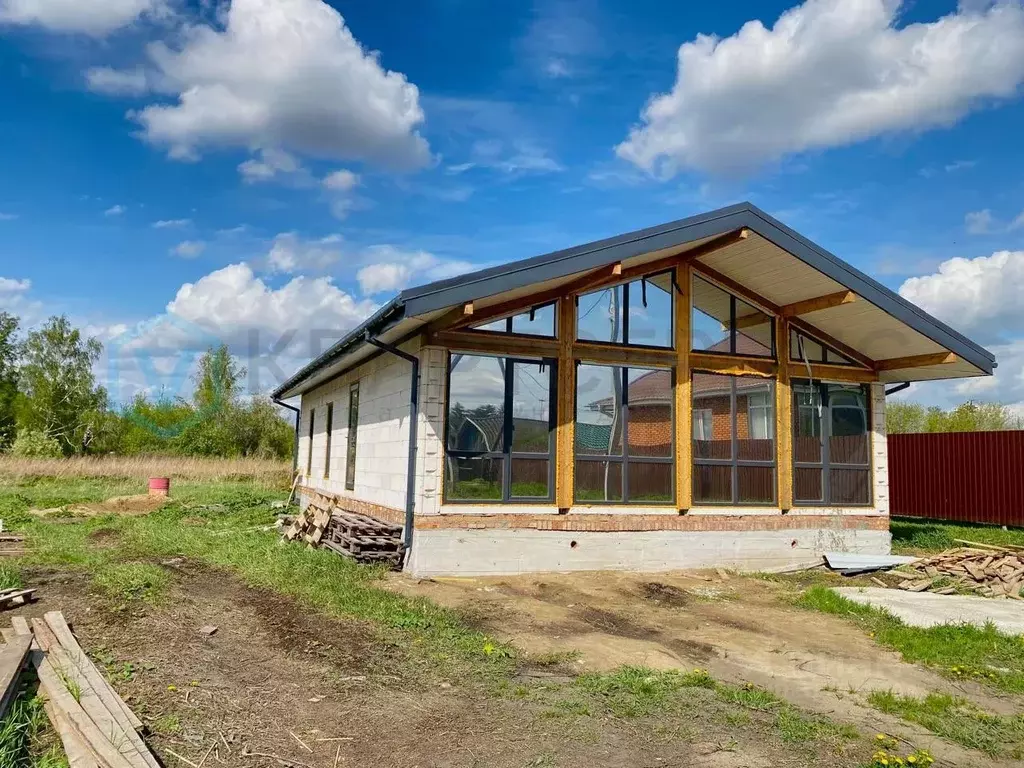 Дом в Омская область, Омский район, пос. Омский Новая ул., 2/4 (100 м) - Фото 0