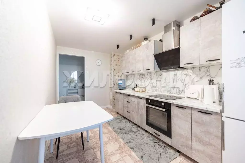 2-к кв. Алтайский край, Барнаул ул. Шевченко, 144а (64.7 м) - Фото 1