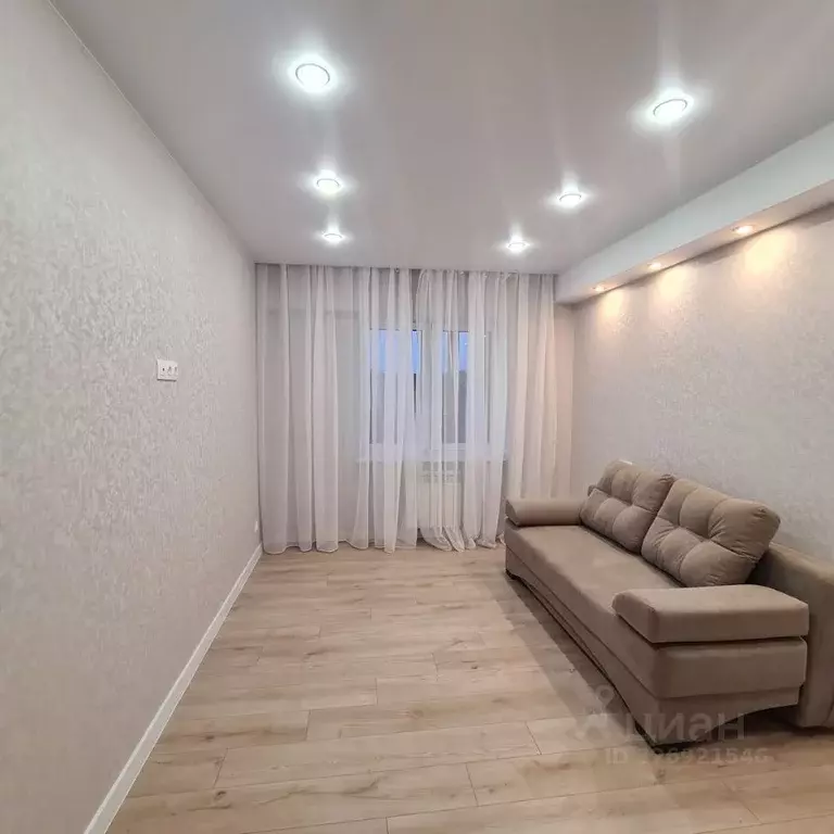 1-к кв. Омская область, Омск просп. Комарова, 11/3 (53.0 м) - Фото 2