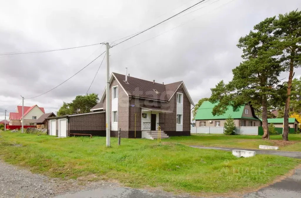 Дом в Тюменская область, Ялуторовский муниципальный округ, с. Памятное ... - Фото 1