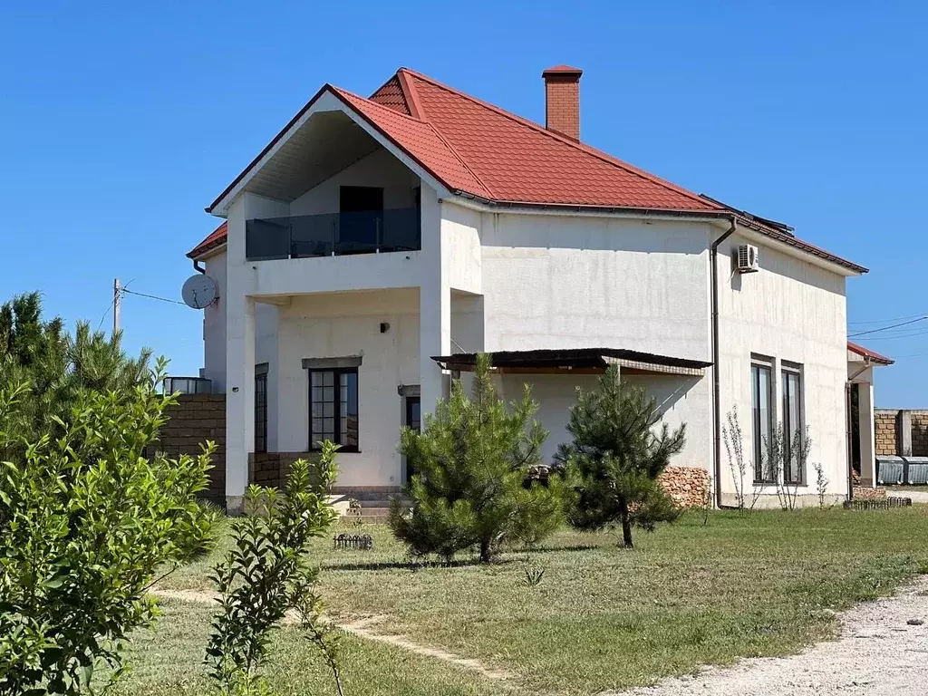 Коттедж в Крым, Черноморский район, с. Окуневка  (350 м) - Фото 1