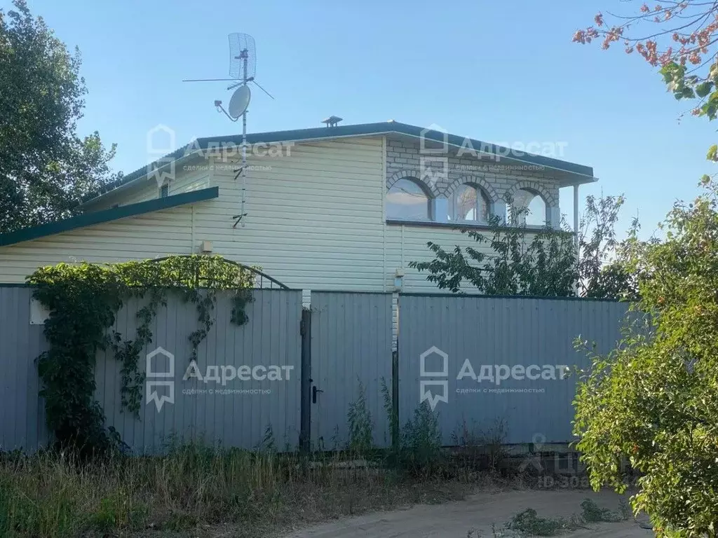 Дом в Волгоградская область, Среднеахтубинский район, Ахтубинское ... - Фото 1
