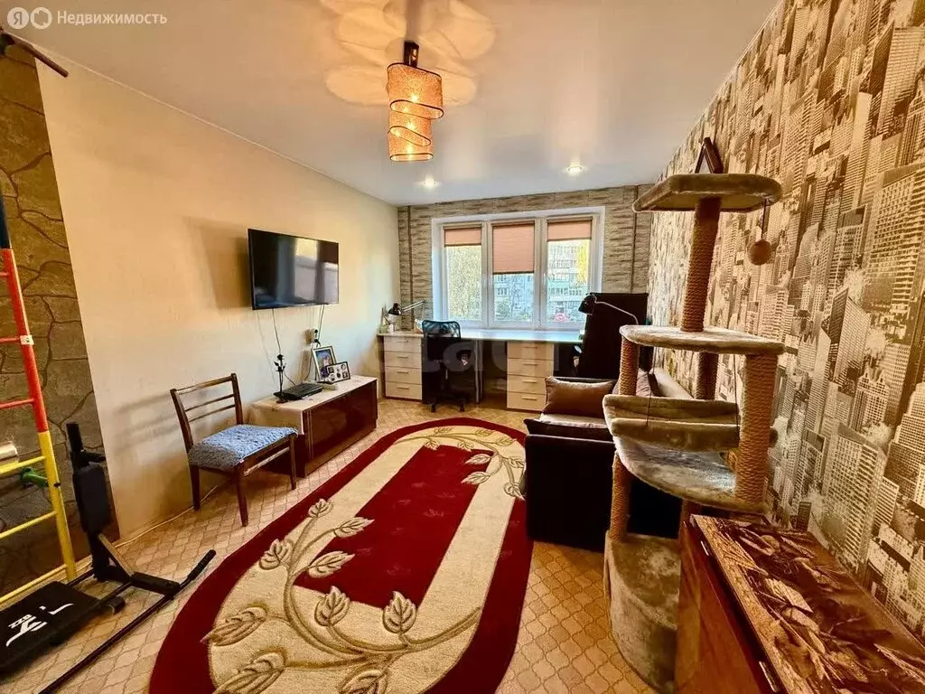 3-комнатная квартира: Порхов, Красноармейская улица, 17 (66.1 м) - Фото 1