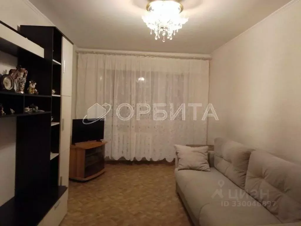 2-к кв. Тюменская область, Тюмень ул. 50 лет Октября, 37а (43.6 м) - Фото 0