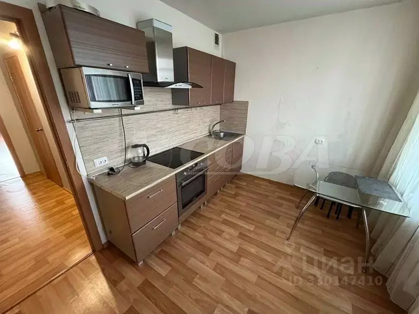 2-к кв. Тюменская область, Тюмень ул. Пермякова, 72 (64.0 м) - Фото 1