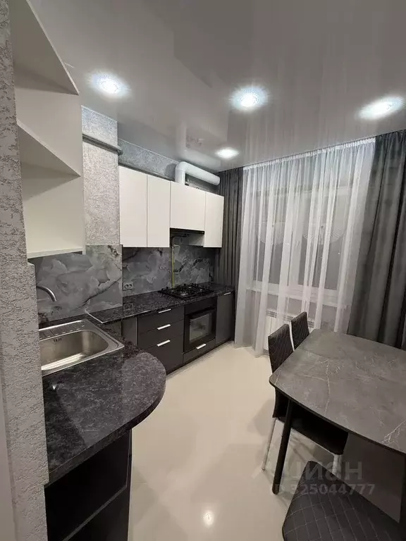 2-к кв. Крым, Симферополь ул. Маршала Жукова, 29 (65.0 м) - Фото 1