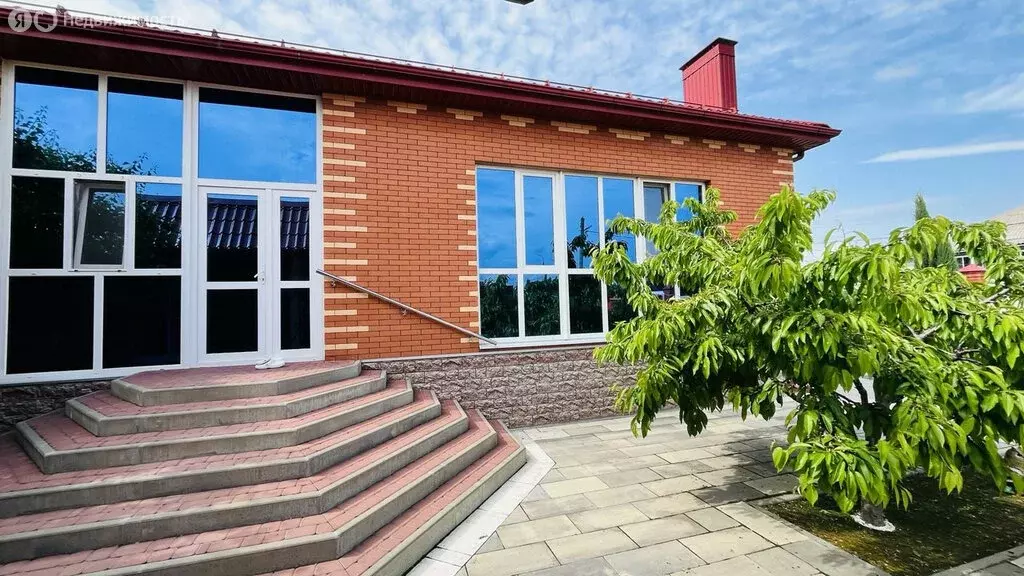 Дом в Сальск, улица 8 Марта, 1А (200 м) - Фото 1