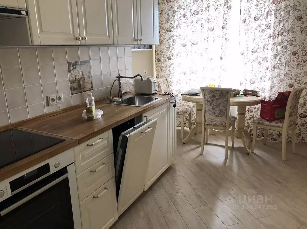 2-к кв. Омская область, Омск ул. Арнольда Нейбута, 14 (67.0 м) - Фото 1