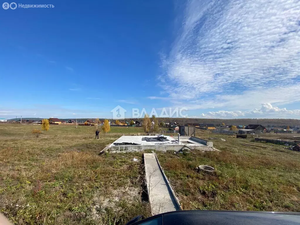 Участок в село Урик, Российская улица (14 м) - Фото 0