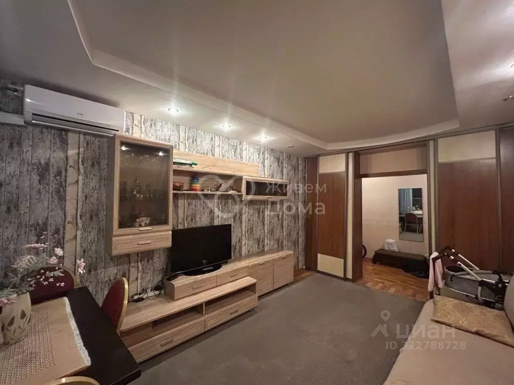 2-к кв. Волгоградская область, Волгоград ул. 8-й Воздушной Армии, 15А ... - Фото 1