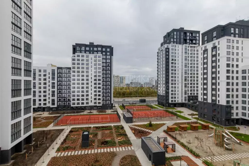 2-к кв. Тюменская область, Тюмень ул. Братьев Бондаревых, 5 (72.9 м) - Фото 1