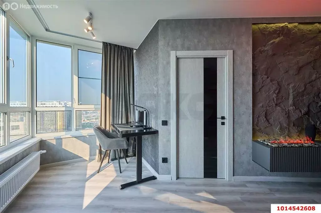 3-комнатная квартира: Краснодар, Старокубанская улица, 131/1 (80.4 м) - Фото 1