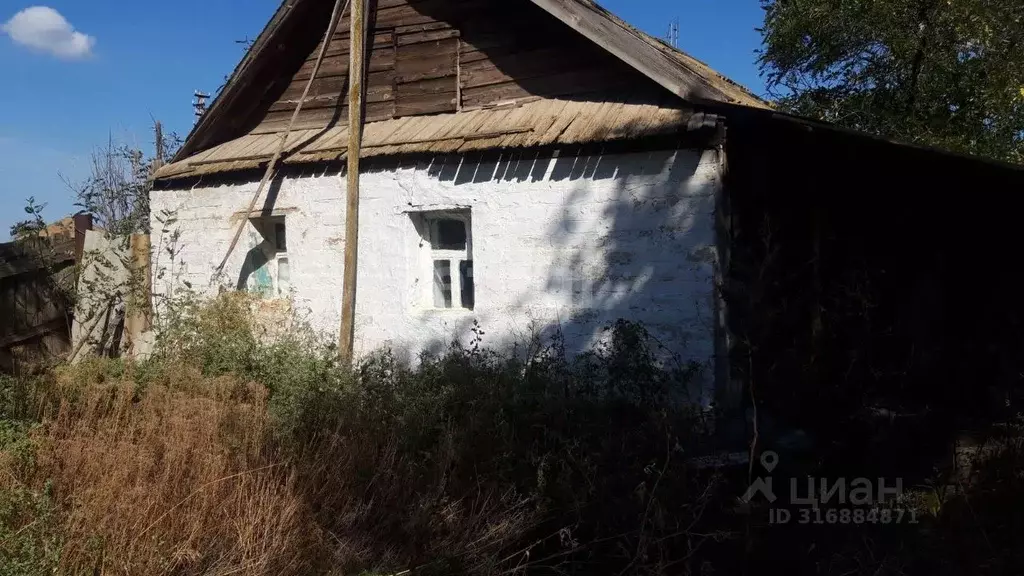 Дом в Волгоградская область, Ленинский район, с. Колобовка ул. Ленина, ... - Фото 1