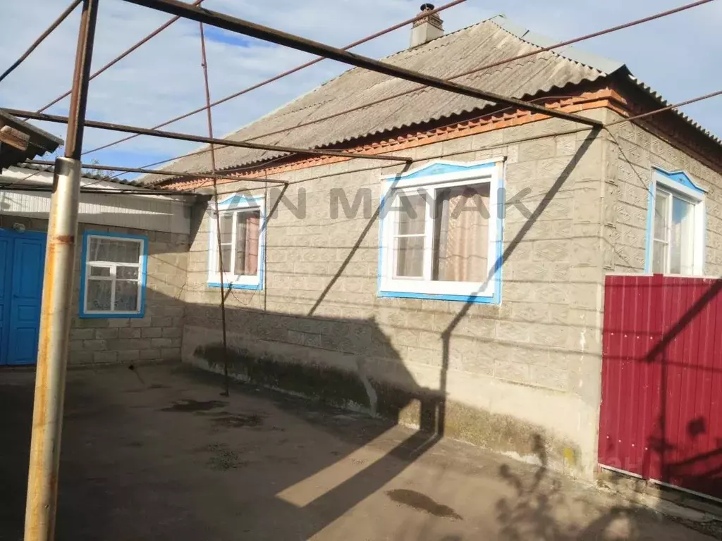 Дом в Адыгея, Майкоп городской округ, Ханская ст-ца ул. Ветеринарная ... - Фото 0