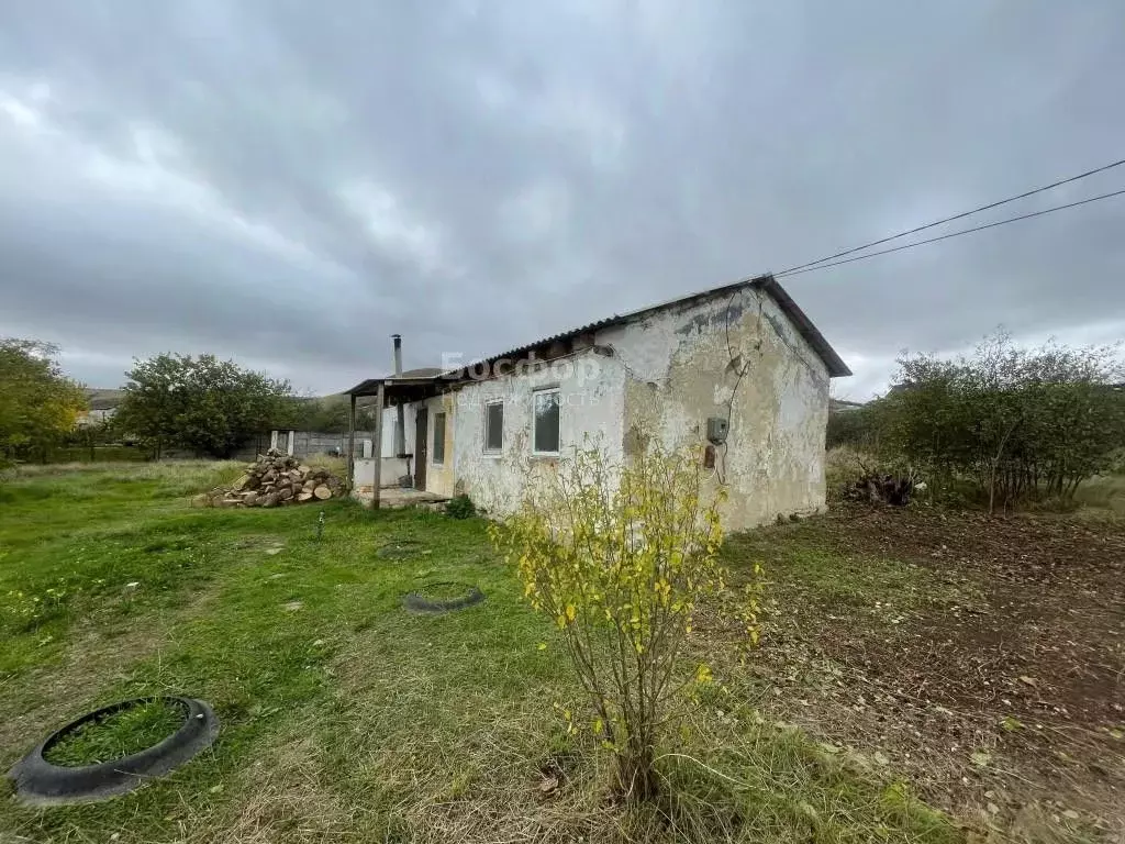 Дом в Крым, Кировский район, Первомайское с/пос, с. Отважное ул. ... - Фото 2