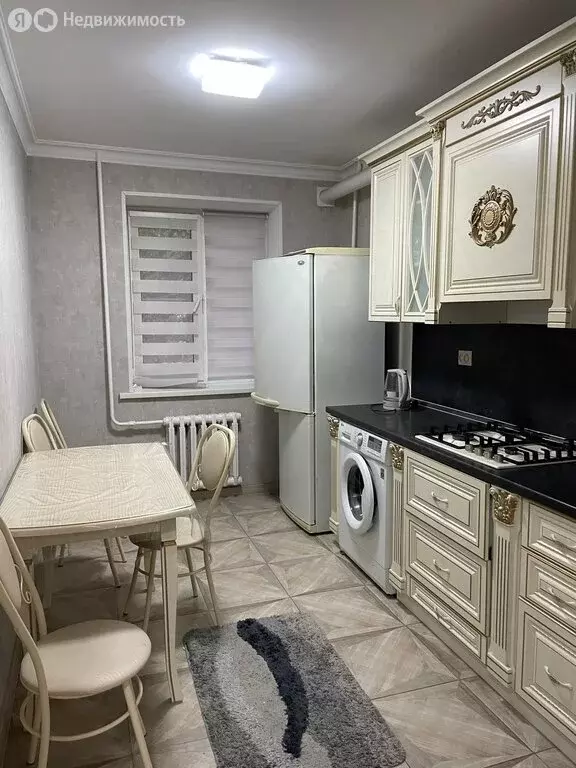 3-комнатная квартира: Каспийск, улица Гамзатова, 43А (70 м) - Фото 1