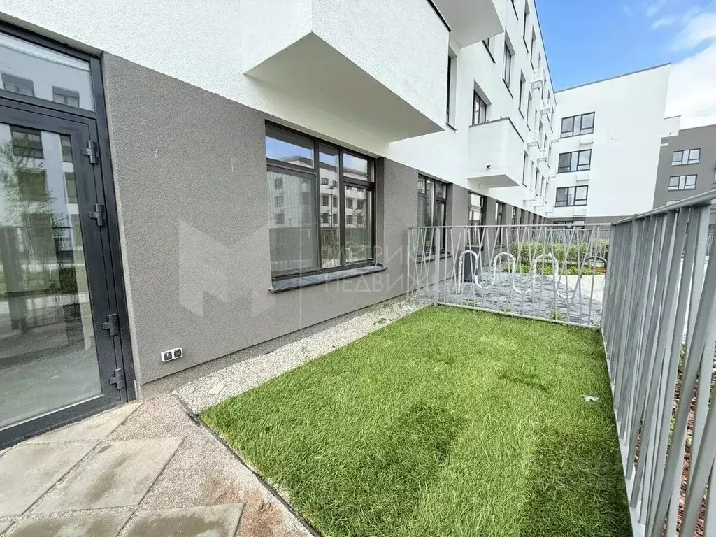 1-к кв. Тюменская область, Тюмень ул. Сергея Свиридова, 11к2 (42.0 м) - Фото 2