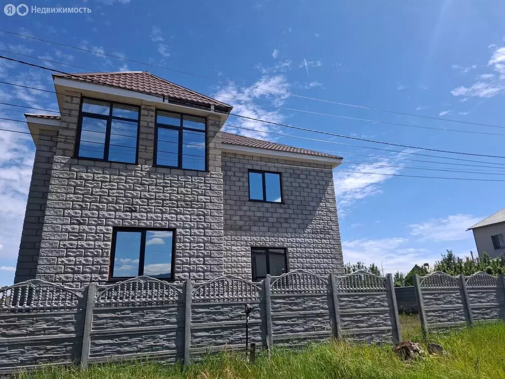 Дом в Волгоград, микрорайон Солнечный, Жемчужная улица (305.6 м) - Фото 1