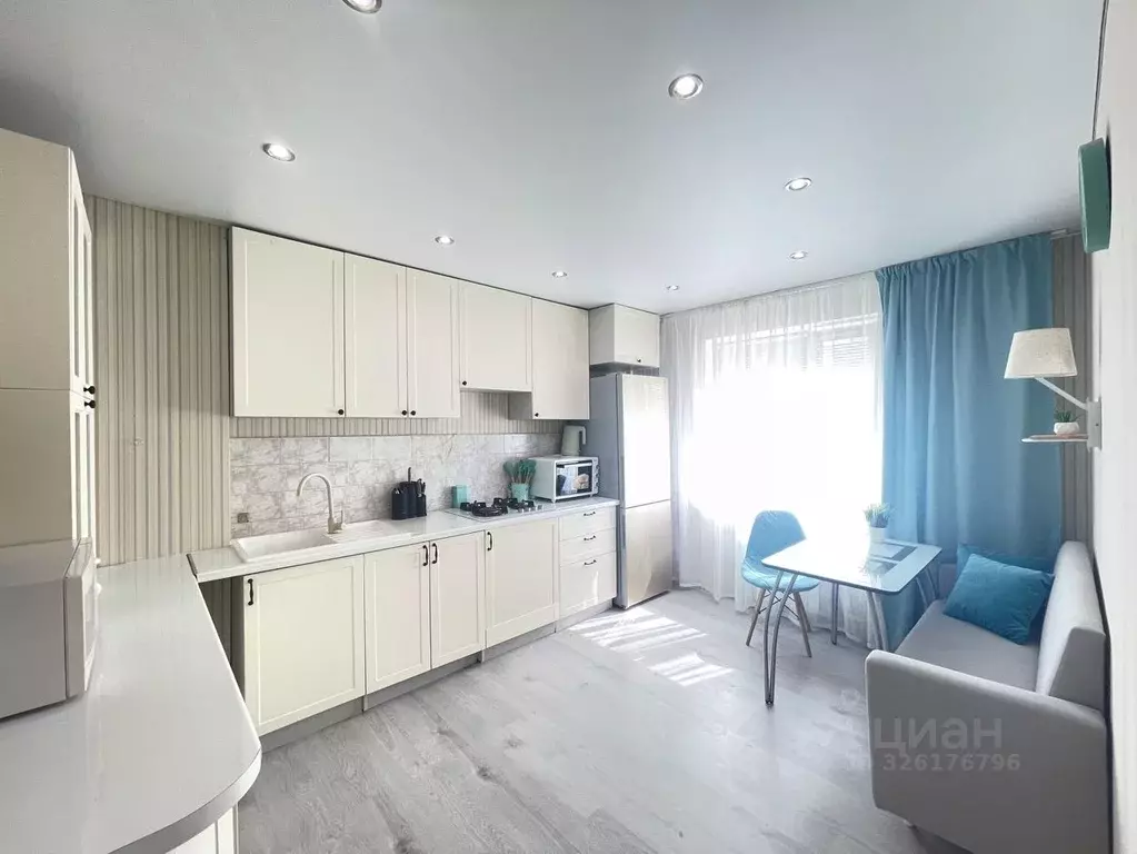 3-к кв. Кировская область, Киров Радужный мкр, просп. Строителей, 13 ... - Фото 2