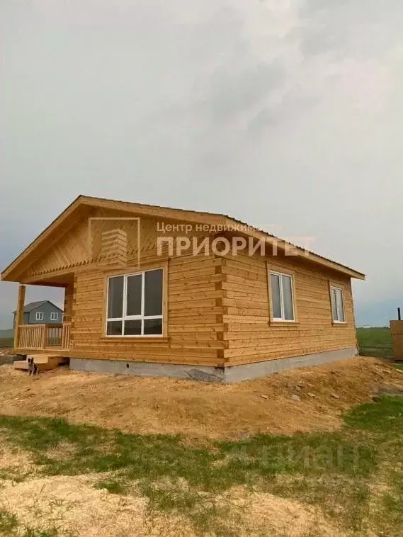 Дом в Саха (Якутия), Якутск городской округ, с. Хатассы  (90 м) - Фото 1