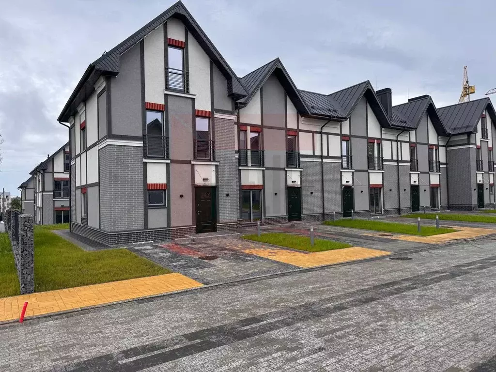 Таунхаус в Калининградская область, Пионерский Октябрьская ул., 10А ... - Фото 1