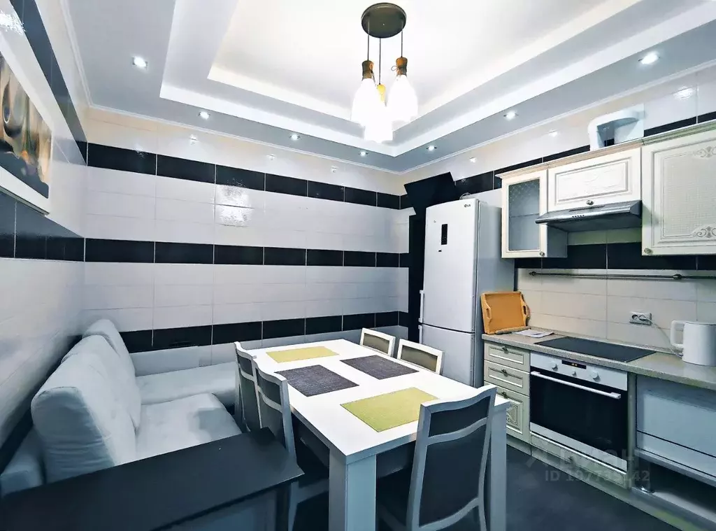 2-к кв. Ханты-Мансийский АО, Нижневартовск ул. Нефтяников, 44 (65.0 м) - Фото 1