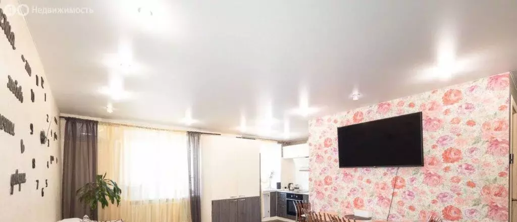 3-комнатная квартира: Комсомольск-на-Амуре, улица Аллея Труда, 56 ... - Фото 1