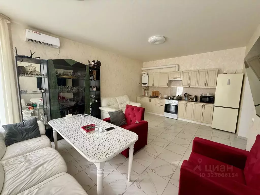 Дом в Адыгея, Тахтамукайский район, Старобжегокайское с/пос, Имени ... - Фото 1