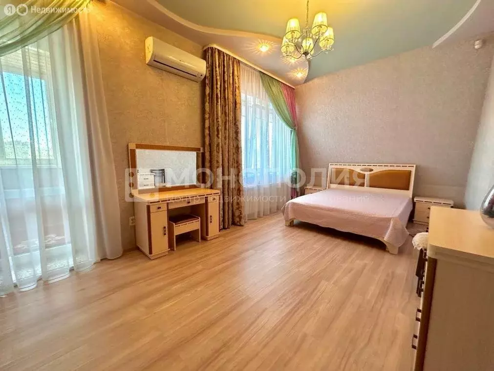 2-комнатная квартира: Белогорск, улица Кирова, 160 (66 м) - Фото 1