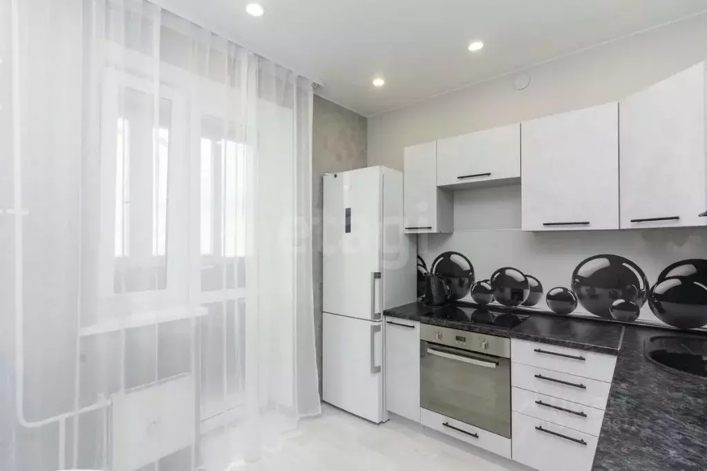 2-к кв. Тюменская область, Тюмень ул. Дмитрия Менделеева, 2к2 (51.6 м) - Фото 1