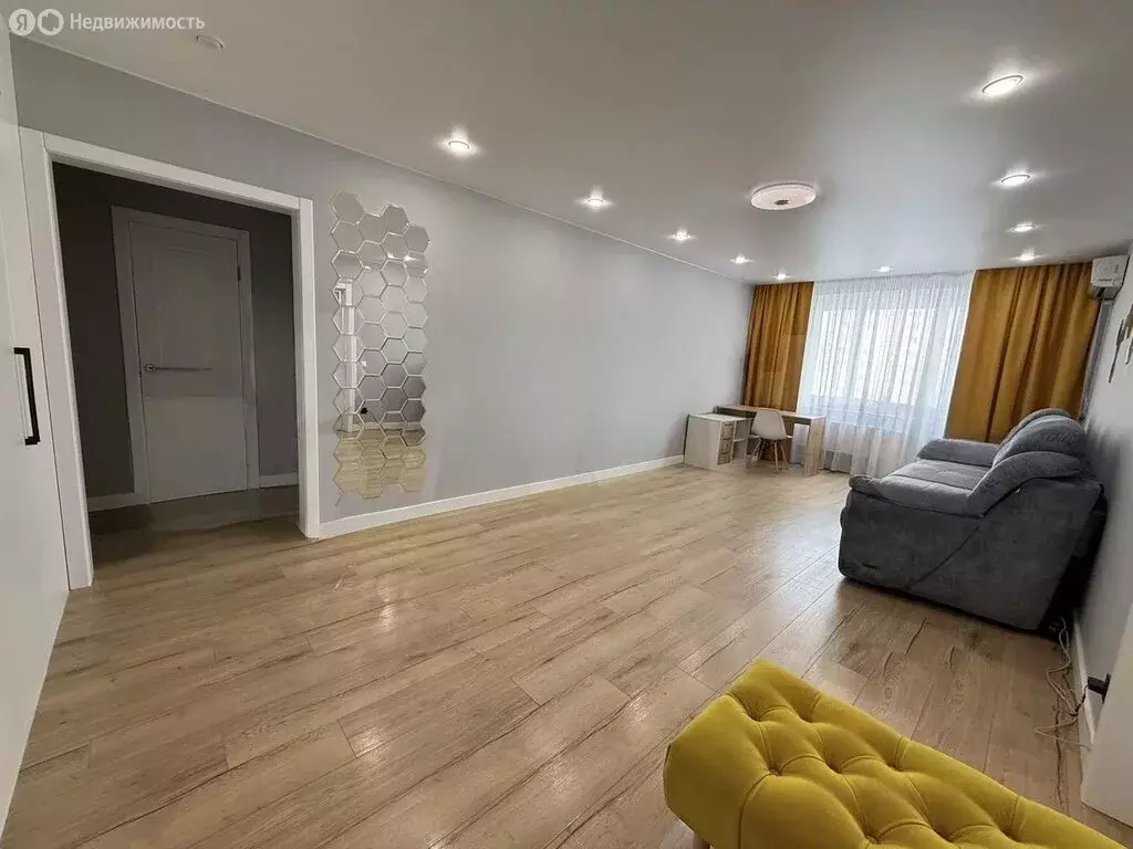 3-комнатная квартира: Тюмень, улица Александра Митинского, 3 (86.7 м) - Фото 1