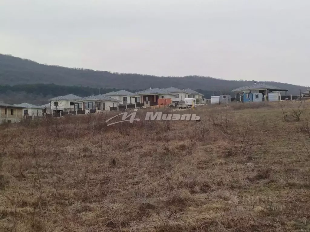 Участок в Крым, Симферопольский район, Добровское с/пос, с. ... - Фото 1