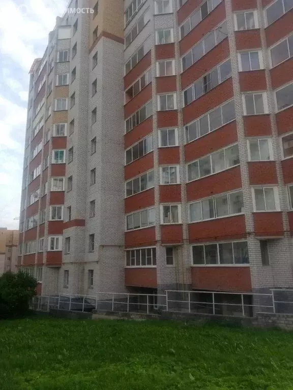 2-комнатная квартира: Киров, Стахановская улица, 16 (62 м) - Фото 0