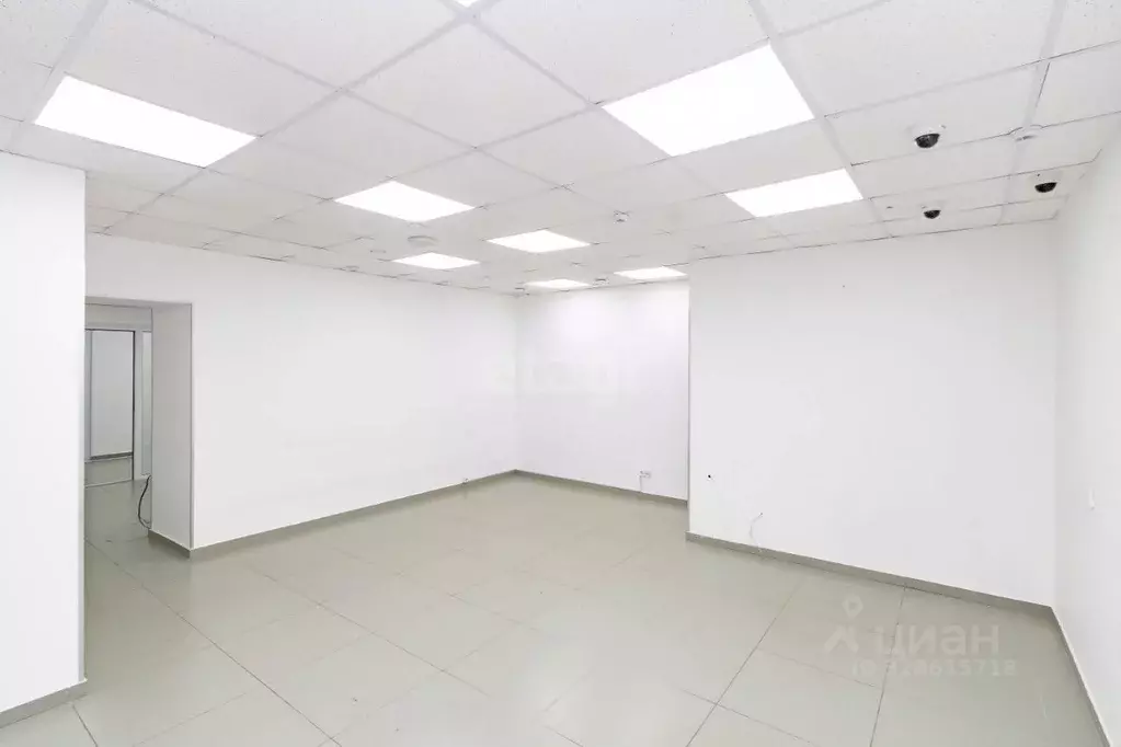 Помещение свободного назначения в Тюменская область, Тюмень ул. ... - Фото 2