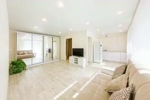 Студия Свердловская область, Екатеринбург пер. Короткий, 12 (32.6 м) - Фото 1