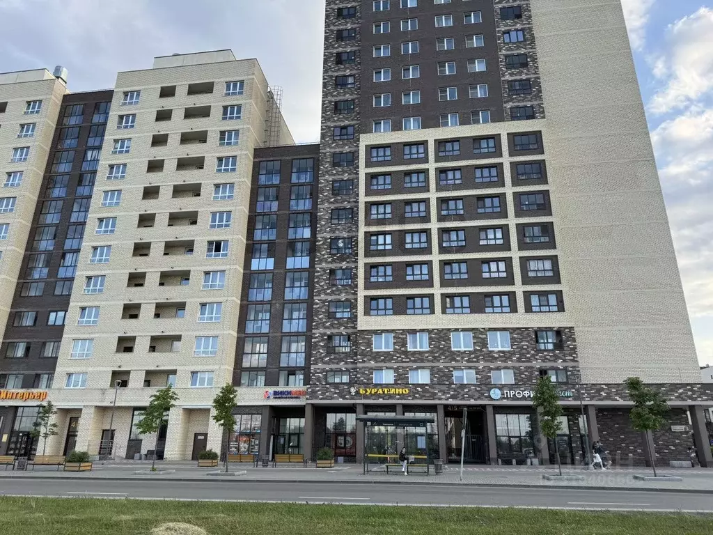 2-к кв. Свердловская область, Екатеринбург ул. Чемпионов, 3 (67.0 м) - Фото 0