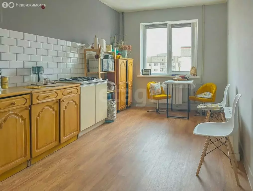 3-комнатная квартира: Саратов, улица имени С.Ф. Тархова, 27 (81.8 м) - Фото 1