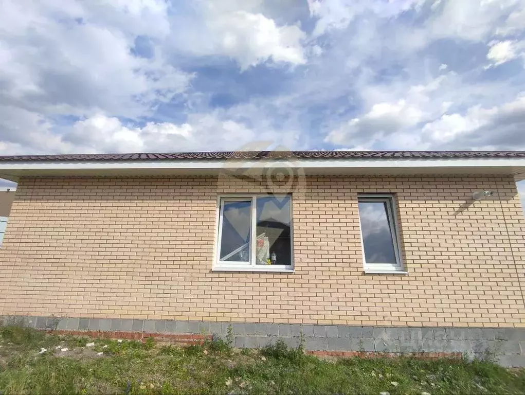 Дом в Белгородская область, Старооскольский городской округ, с. ... - Фото 0