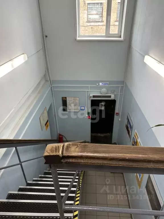 Помещение свободного назначения в Коми, Воркута Автозаводская ул., 32 ... - Фото 0