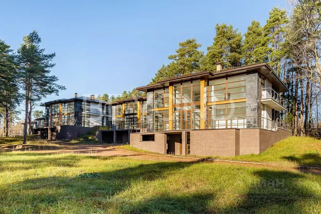 Дом в Санкт-Петербург пос. Солнечное, ул. Танкистов, 2Б (3060 м) - Фото 1