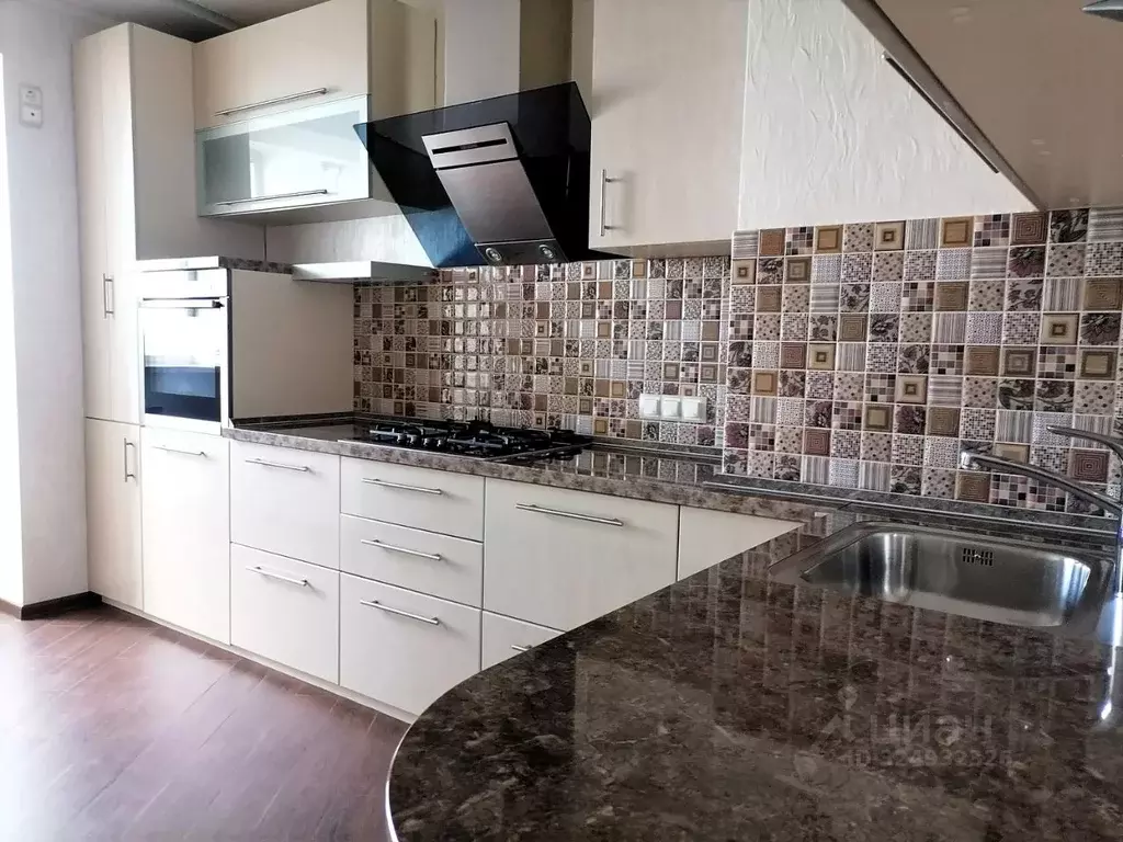 2-к кв. Саратовская область, Энгельс Пролетарская ул., 1 (52.3 м) - Фото 1